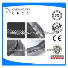 Coser cinta adhesiva reflectante de color gris